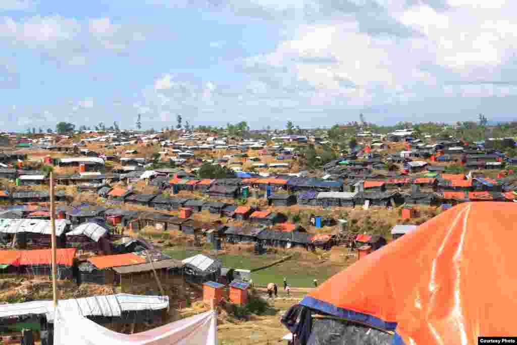 Thousands of Muslim Rohingya live in makeshift shelters at a refugee camp in Bangladesh. (Photo courtesy of Dr. Imran Akbar)