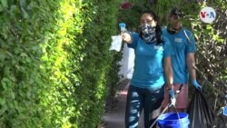 La colombiana que ha impulsado el "Glove Challenge" para crear conciencia del mal uso de mascarillas y guantes