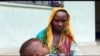 "ልጄ በምግብ እጥረት ምክንያት ታሟል"የሦስት ዓመት ልጅ የታቀፈች እናት