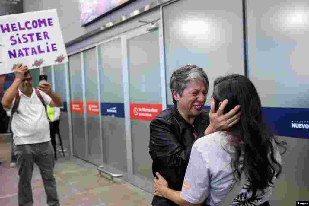 Claudia Días conoció a su hermana Natalie, una de las víctimas de adopciones forzadas en la era de Pinochet en Chile. 