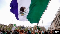 Partidarias de la legalización del aborto participan en una manifestación en el marco del Día Internacional del Aborto Seguro en Guadalajara, México, el 28 de septiembre de 2020.