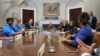 Američki predsednik Džozef Bajden sa organizatorima obeležanja 60 godina od Marša na Vašington. (Foto: REUTERS/Leah Millis) 