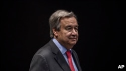 El Secretario General de la ONU, Antonio Guterres, por medio de su vocero, ha pedido que se garanticen los derechos de los manifestantes pacíficos, luego de reportarse el uso de balas y gas lacrimógeno contra las personas que han salido a protestar en la capital iraní. Foto AP.