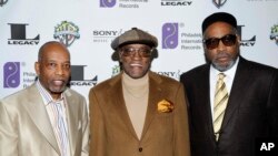Billy Paul, au centre, en 2008.