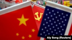 美中国旗以及中国共产党党旗