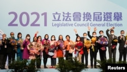 “愛國者治港”候選人2021年12月20日慶祝自己在星期天的立法會選舉中當選（路透社）