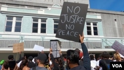 Miles de personas salieron a las calles de Miami para pedir justicia por la muerte de George Floyd mientras estaba en custodia policial en Minneapolis (Minnesota).