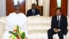 ប្រធានាធិបតី​កាមេរូន Paul Biya (រូប​ស្តាំ) ជួប​ជាមួយ​សមភាគី​នីហ្សេរីយ៉ា​របស់​លោក​គឺ លោក Muhammadu Buhari នៅ​វិមាន​ប្រធានាធិបតី​នៅ​ក្នុង​ក្រុង​យុនដេ (Yaounde) ប្រទេស​កាមេរូន កាលពី​ថ្ងៃទី២៩ ខែកក្កដា ឆ្នាំ២០១៥។