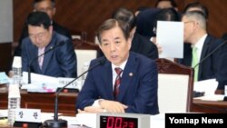 한민구 한국 국방장관 (자료사진)
