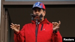 El presidente de Venezuela, Nicolás Maduro, se dirige a la multitud durante una manifestación en Caracas, Venezuela, el 23 de enero de 2025.