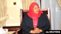 Presiden baru Tanzania Samia Suluhu Hassan usai mengambil sumpah setelah kematian pendahulunya John Pombe Magufuli di State House di Dar es Salaam, Tanzania, 19 Maret 2021. (Tanzania State House Press via Reuters)
