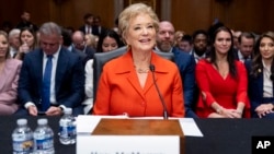 Linda McMahon, nominada por el presidente Donald Trump como secretaria de Educación, llega a la audiencia de la Comisión de Salud, Educación y Trabajo en relación con su nominación, el jueves 13 de febrero de 2025, en Washington. 