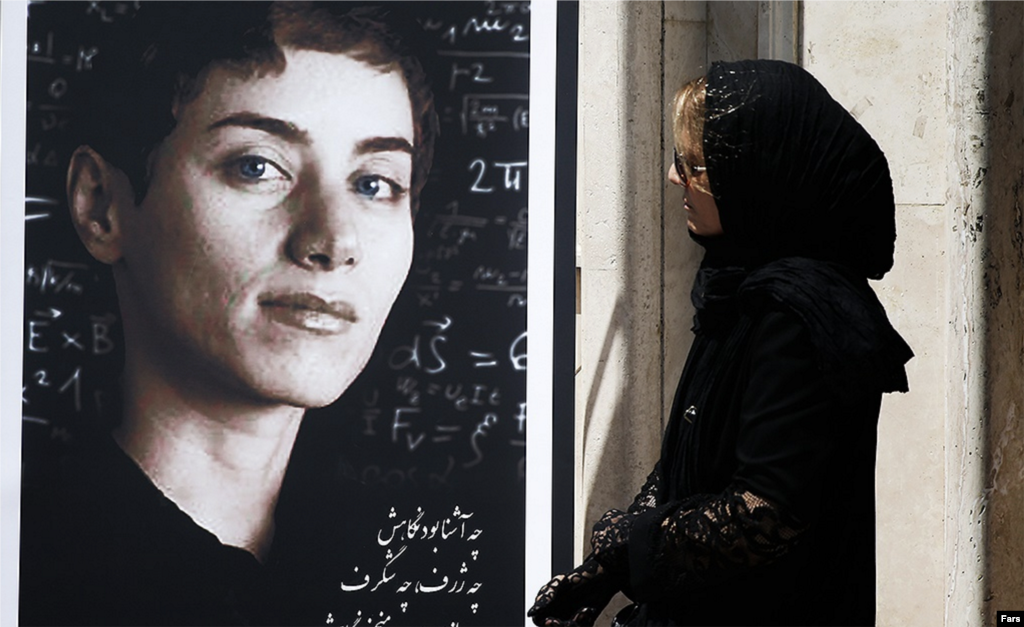مراسم ترحیم مریم میرزاخانی در مسجد جامع شهرک غرب برگزار شد. عکس: جواد هادی
