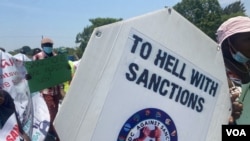Protesters rally outside the U.S. Embassy in Harare, Zimbabwe, Oct. 25, 2021, calling for the removal of Western sanctions imposed on the country nearly two decades ago for alleged election rigging and human rights abuses. (Columbus Mavhunga/VOA)