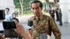 New Indonesian President Joko Widodo, center, talks to the media at Merdeka Palace in Jakarta, Indonesia, Oct. 21, 2014.