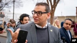 Džordž Santos je na sastanku iza zatvorenih vrata rekao kolegama da napušta kongresne odbore. (AP/Andrew Harnik)