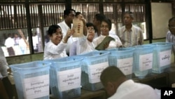 ၂၀၁၂ ရွေးကောက်ပွဲမြင်ကွင်း။ 