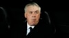 En esta imagen de archivo, el entrenador del Real Madrid, Carlo Ancelotti, en el banquillo antes del partido de liga que enfrentó a su equipo y al Valencia, en el estadio de Mestalla, en Valencia, España, el 2 de marzo de 2024.