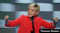 ARCHIVO: La exgobernadora de Michigan, Jennifer Granholm, habla en la última noche de la Convención Nacional Demócrata en Filadelfia, Pensilvania, Estados Unidos, el 28 de julio de 2016.