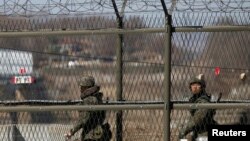 南韓士兵在非軍事區內巡邏
