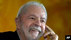 Mantan presiden Brasil Luiz Inacio Lula da Silva menghadiri sebuah pertemuan di Brasilia, Brazil, Kamis, 28 April 2022. (Foto: Eraldo Peres/AP Photo)