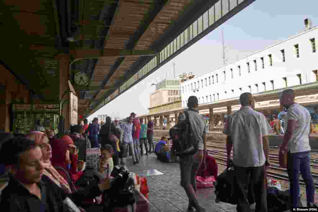 The rush is on at Cairo’s main railway station. After a day’s work in Cairo on the 29th and final afternoon of Ramadan, villagers head home for the Eid al-Fitr celebration with their families.