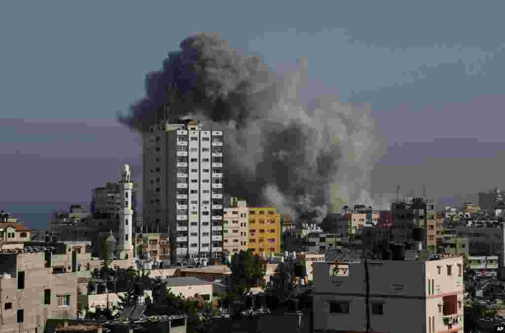 Smoke and fire from the explosion of an Israeli strike rise over Gaza City amid Israel's heaviest air and artillery assault in more than three weeks of Israel-Hamas fighting, July 30, 2014. 