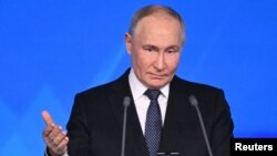 El presidente ruso, Vladimir Putin, pronuncia un discurso durante un congreso del partido político Rusia Unida en Moscú, el 14 de diciembre de 2024.