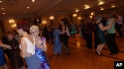 More than 500 Irish-Americans who trace their roots to County Mayo in Ireland gathered in a New York dance hall for an early St. Patrick's Day celebration.