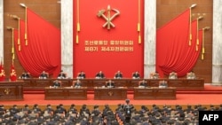 官方的朝中社2022年1月1日公佈的未說明日期的照片顯示北韓領導人金正恩出席朝鮮勞動黨八屆四中全會。