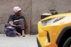 Millones de personas se han quedado sin empleo durante la pandemia, lo que aumenta el estrés, la depresión y es un factor que puede complicar otras condiciones físicas.