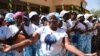 Des femmes chantent des slogans soutenant le président togolais Faure Gnassingbe durant un meeting de campagne à Dapaong, dans le nord du Togo, le 16 février 2020. (Photo by PIUS UTOMI EKPEI / AFP)