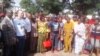 Les autorités administratives et coutumières de Bouaké avec le groupe Magic System et Laurent Deshusse représentant l'ambassadeur de l'Union Européenne en Côte d'Ivoire, Bouaké le 29 octobre 2019. (VOA/Siriki Barro)