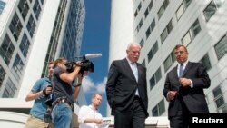 FILE - Palestinian Foreign Minister Riad al-Malki (C) leaves the International Criminal Court (ICC) at the Hague, Aug. 5, 2014.