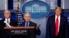 Presiden AS Donald Trump (kanan) dan Wapres AS Mike Pence (kiri) mendengarkan Dr. Anthony Fauci, direktur Institut Nasional bagi Alergi dan Penyakit Menular AS memberikan penjelasan terkait pandemi corona di Ruang Press James Brady, Gedung Putih, Washington, D.C. (Foto: dok).