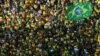 El expresidente de Brasil Jair Bolsonaro habla en una concentración frente a sus seguidores en la avenida Paulista en Sao Paulo. La policía lo investiga a él y a su entorno por un supuesto complot para un golpe de Estado tras las elecciones de 2022. El 25 de febrero de 2024.