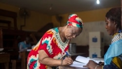 Congoleses vão às urnas em meio ao "caos e atrasos"