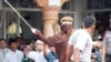 Pengadilan Syariah di Aceh Jatuhkan Hukuman Cambuk bagi Pasangan Gay