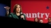 FOTO DE ARCHIVO: La vicepresidenta estadounidense Kamala Harris, candidata presidencial demócrata, asiste a una conversación moderada por Charlie Sykes con la exrepresentante estadounidense Liz Cheney , el 21 de octubre de 2024. REUTERS 