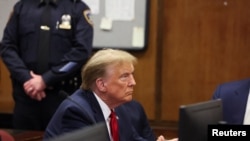 Serokê berê Donald Trump li dema rûniştina guhdarîkirinê ya dadgeha New York (Sibat, 15, 2024).