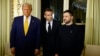 El presidente de Francia, Emmanuel Macron, en el centro, posa con el presidente electo de Estados Unidos, Donald Trump, a la izquierda, y el presidente de Ucrania, Volodymyr Zelenskyy, en el Palacio del Elíseo, en París, el 7 de diciembre de 2024. 