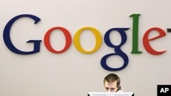 Google receptionist Lee Stimmel works at the front desk in the company's office in New York, October 2, 2006 (file photo).