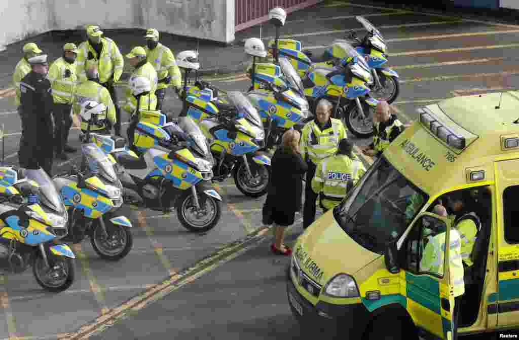 An ambulance crew and their police escort await the arrival of an air ambulance carrying 14-year-old injured Pakistani girl, Malala Yousufzai, at Birmingham International airport in central England October 15, 2012.