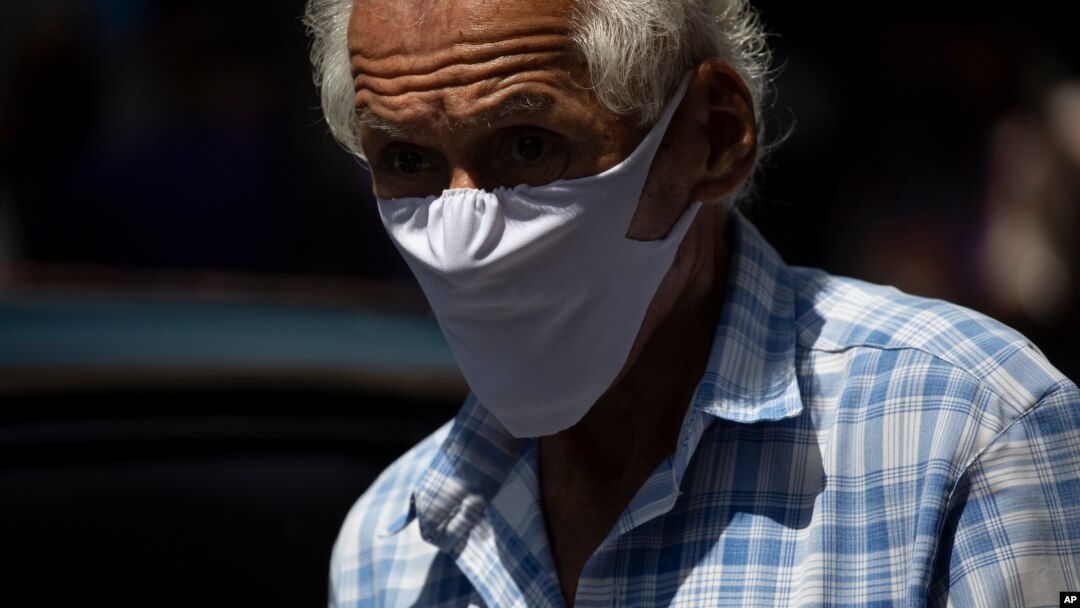A man wears a homemade face mask as a preventive measure against the spread of the new coronavirus in Caracas, Venezuela, March 26, 2020.