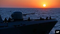 資料照：一艘德國護衛艦在利比亞海岸附近執行救援任務。 （2016年3月25日）