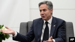 ARCHIVO: El secretario de Estado de EEUU, Antony Blinken, habla a un grupo de alcaldesas durante la Cumbre de Ciudades de las Américas en 28 de abril de 2023 en Denver, Colorado.