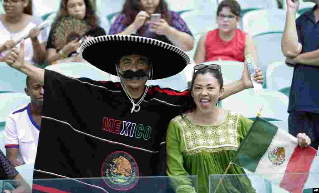 Fans of Mexico's Olympic football team cheer during a group C match of the men's Olympic football tournament between Mexico and Fiji at the Fonte Nova Arena in Salvador, Brazil, Aug. 7, 2016. Mexico won 5-1.