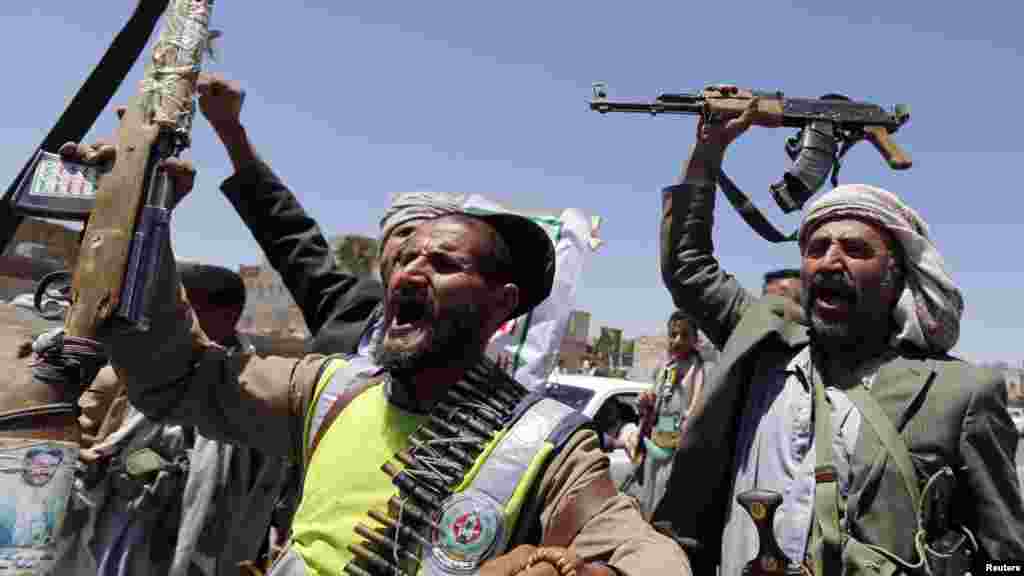 Shi'a jinsin Houthi a Sanaa, Yemen, 21 ga Satumba, 2014. 