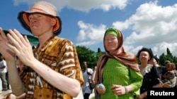 FILE - Participants march towards Mnazi Mmoja grounds during Tanzania Albino Day celebrations in Dar es Salaam.