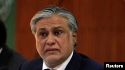 حکومت نے اسحاق ڈار کو وزارتِ خزانہ کے لیے نامزد کردیا ہے۔ 